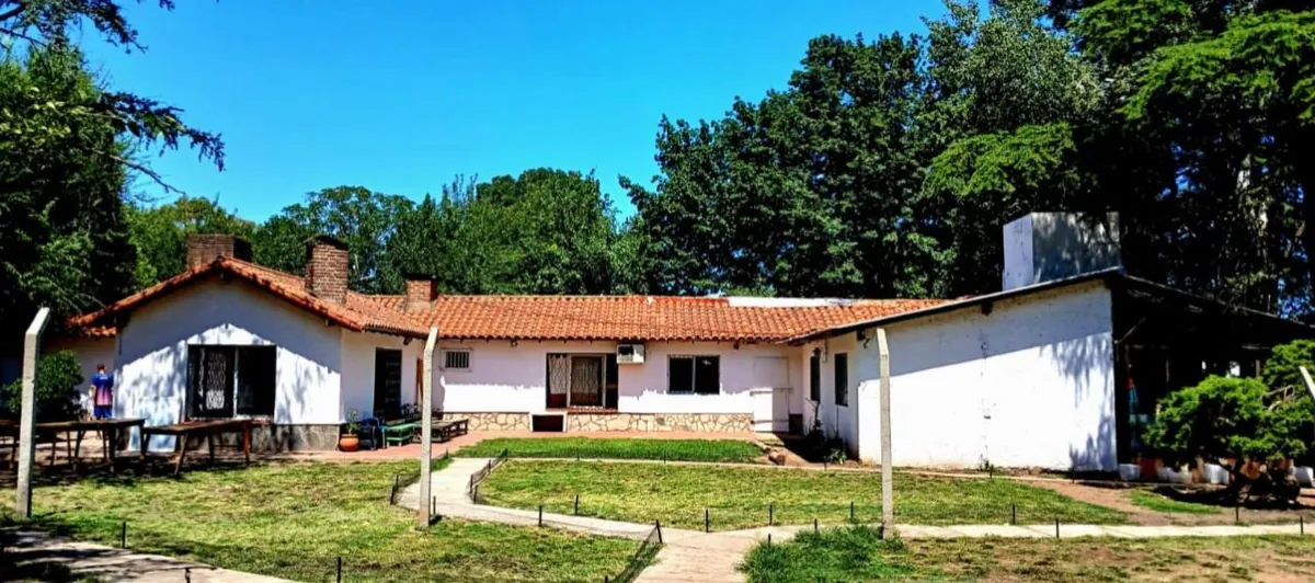 Casa y parque de la comunidad terapéutica Cambios de Vida en Del Viso, Pilar
