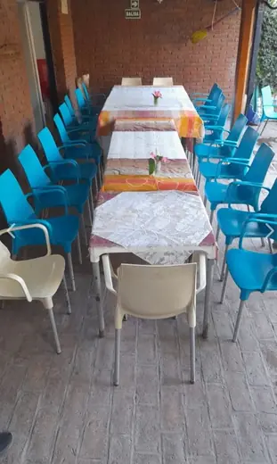 Cocina comedor preparada para compartir las comidas